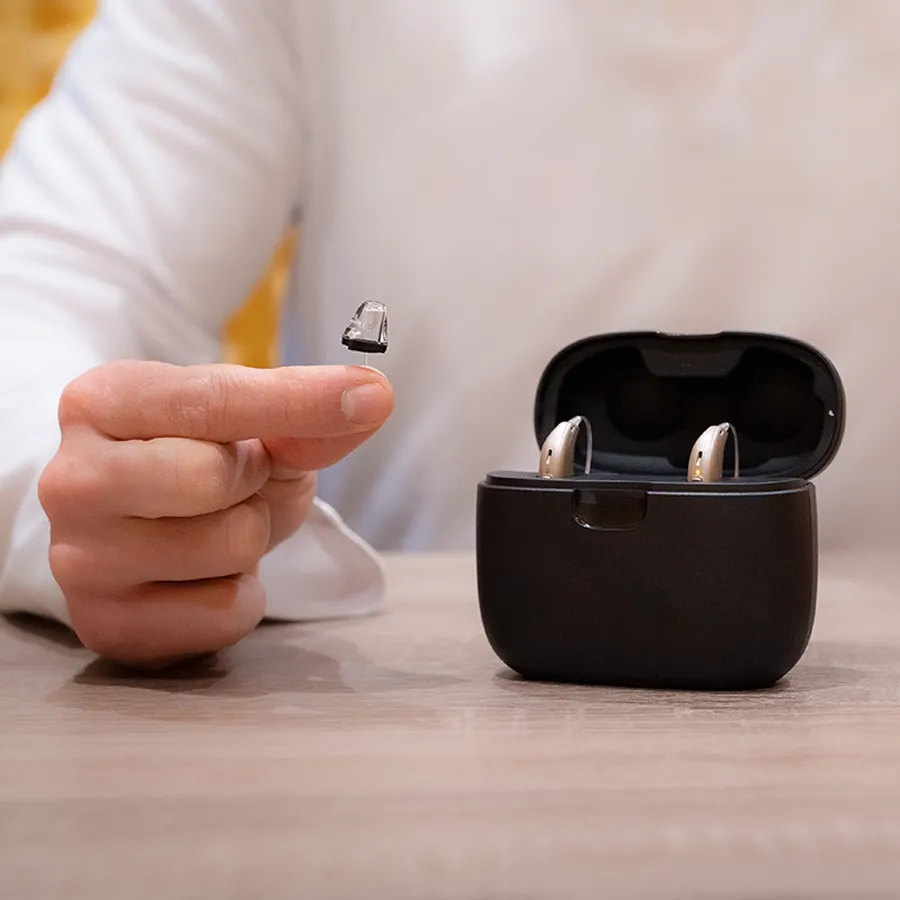 Fröhliche Familie mit Kind