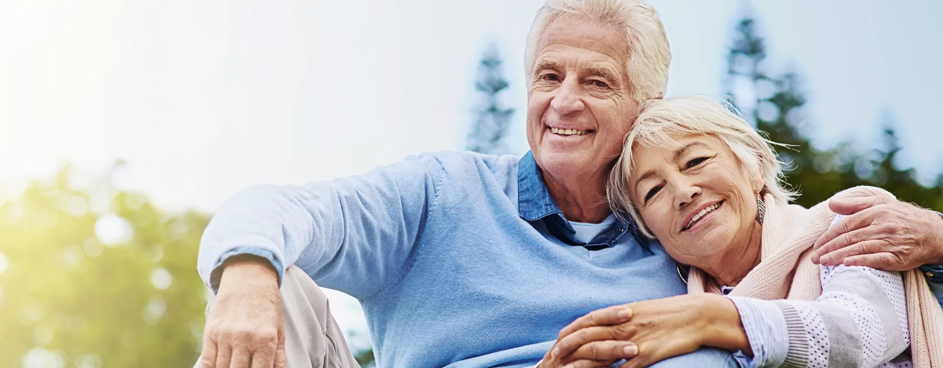 Älteres glückliches Päärchen